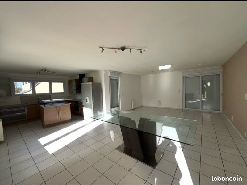Maison à louer, 110m², Rostrenen
