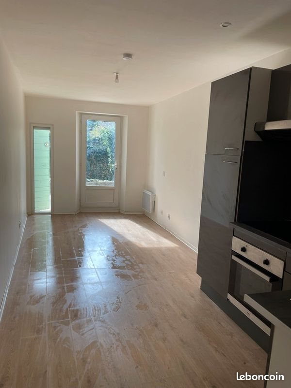 Appartement à louer, 22m², La Roquebrussanne