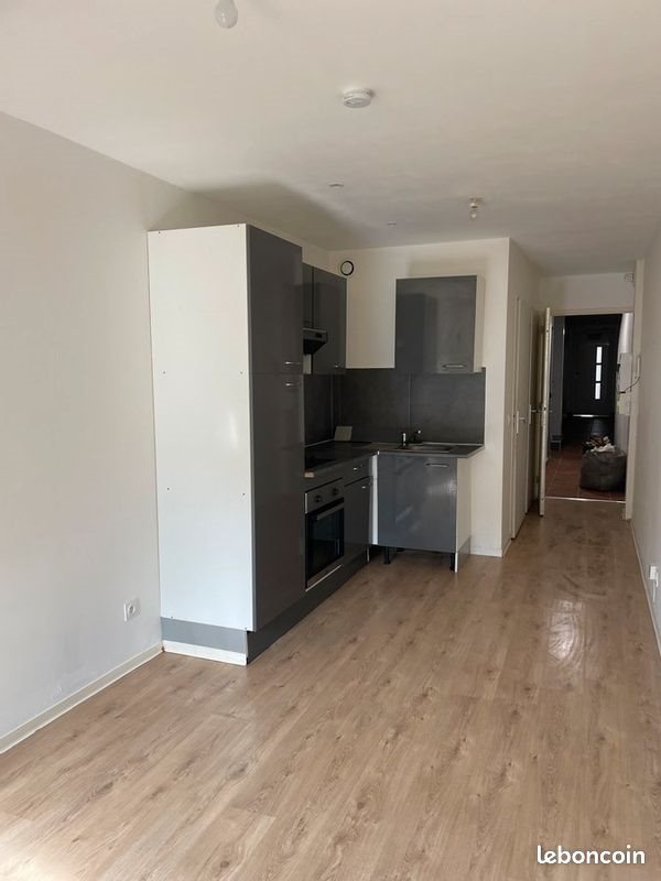 Appartement à louer, 22m², La Roquebrussanne