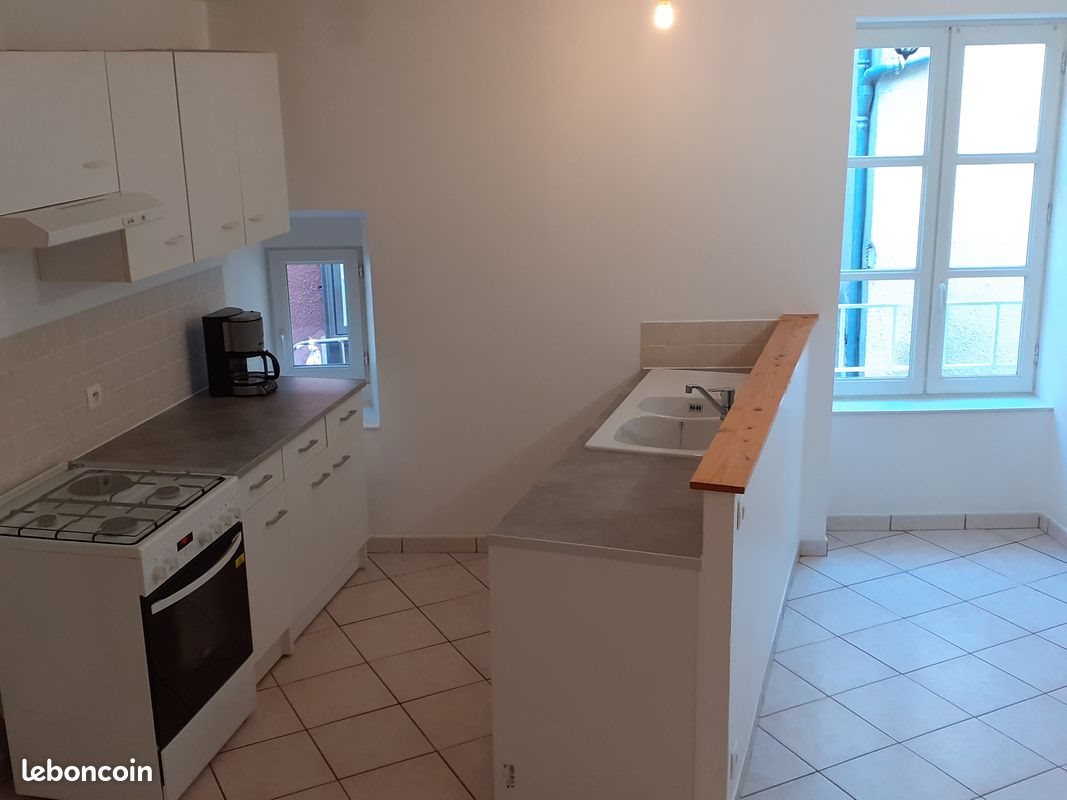 Maison à louer, 70m², Saint-Jean-le-Centenier