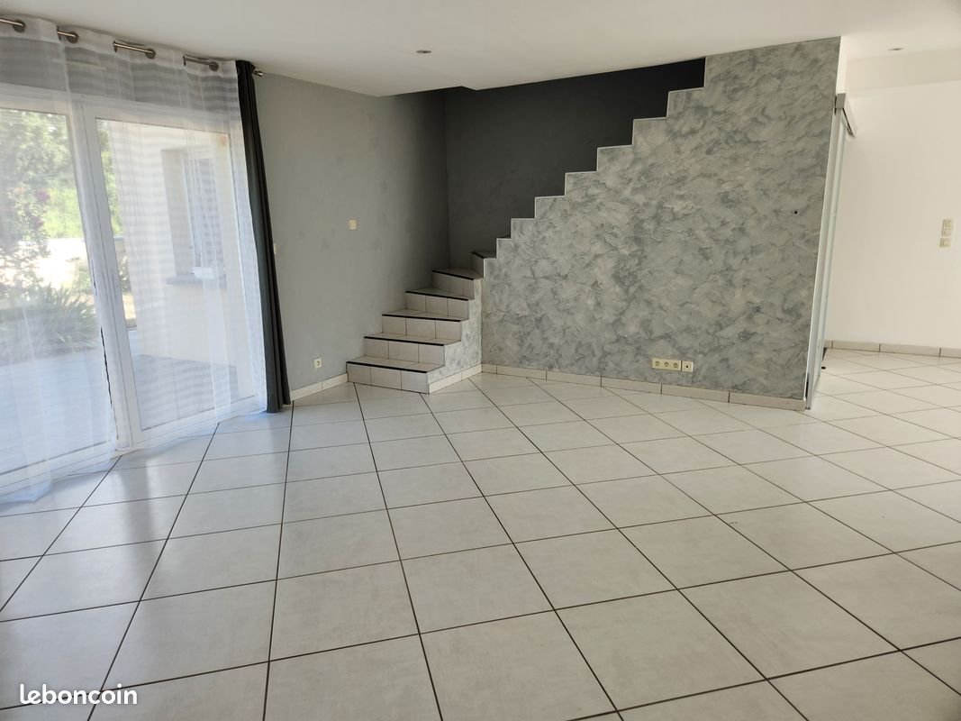 Maison à louer, 165m², Malville