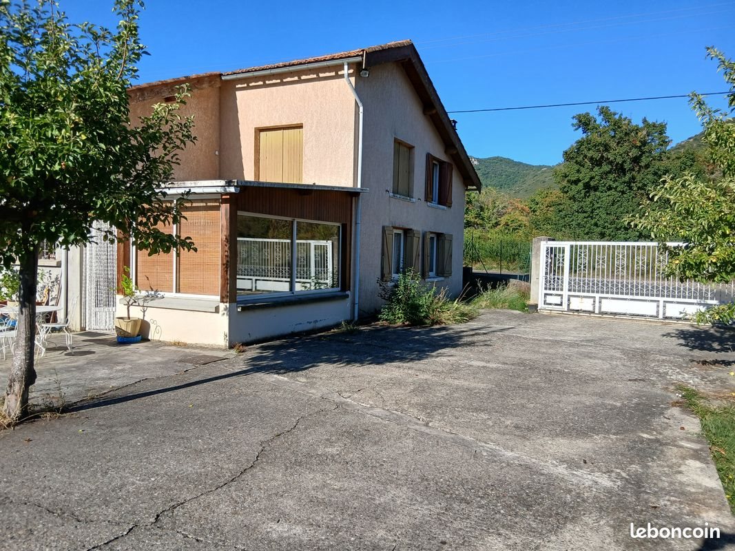 Maison à louer, 121m², Quillan