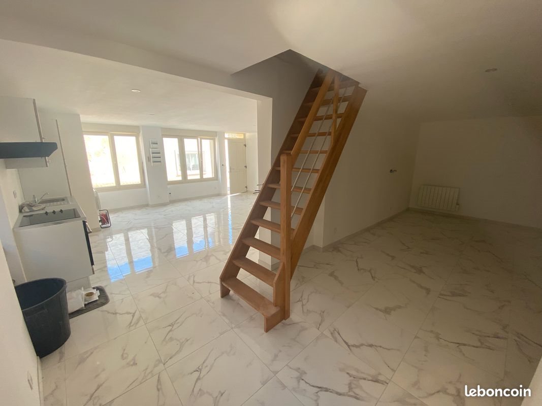 Maison à louer, 110m², Tresson