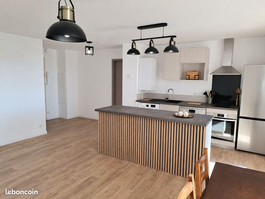 Appartement à louer, 77m², Carros