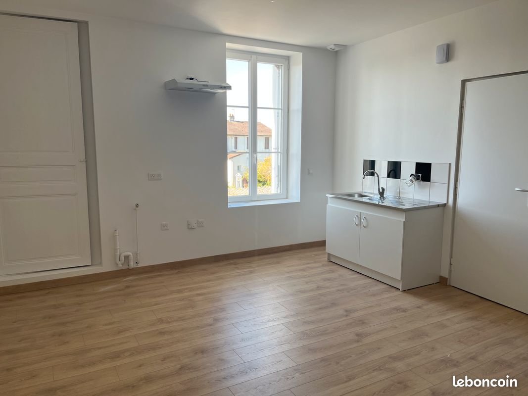 Appartement à louer, 42m², Descartes