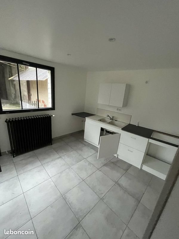 Maison à louer, 82m², Saint-Flovier