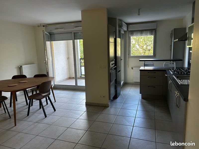 Appartement à louer, 72m², Bron