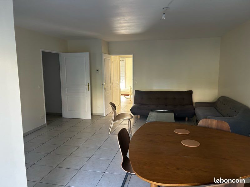 Appartement à louer, 72m², Bron