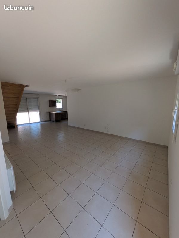 Maison à louer, 125m², Feneu