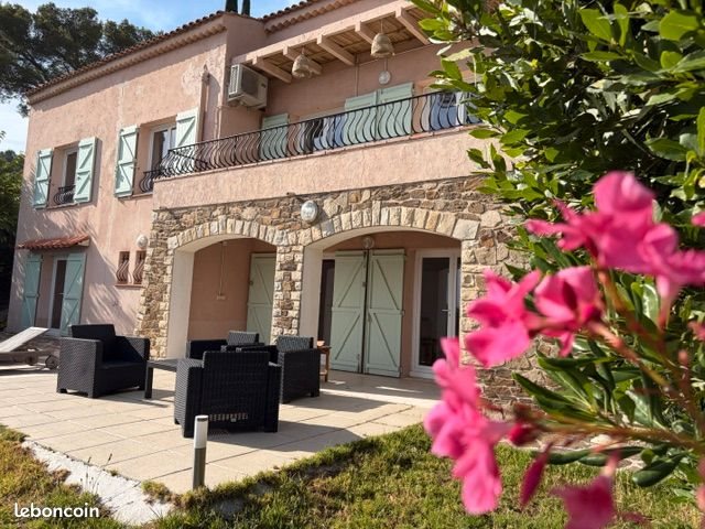 Maison à louer, 106m², Carqueiranne