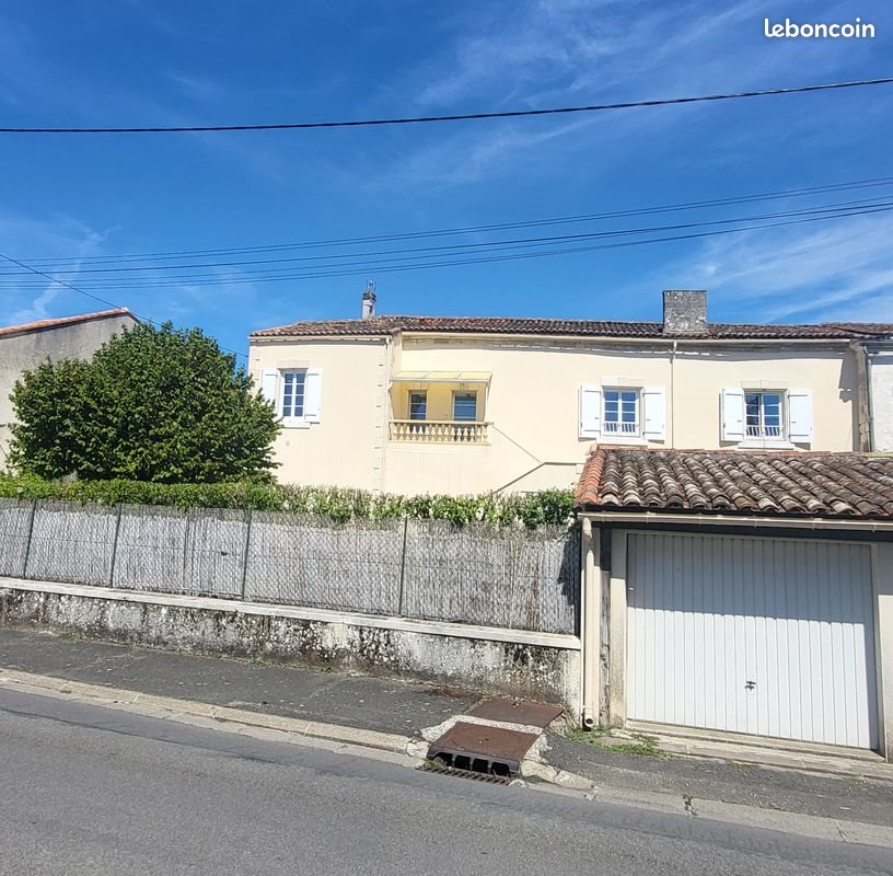 Maison à louer, 83m², Sireuil
