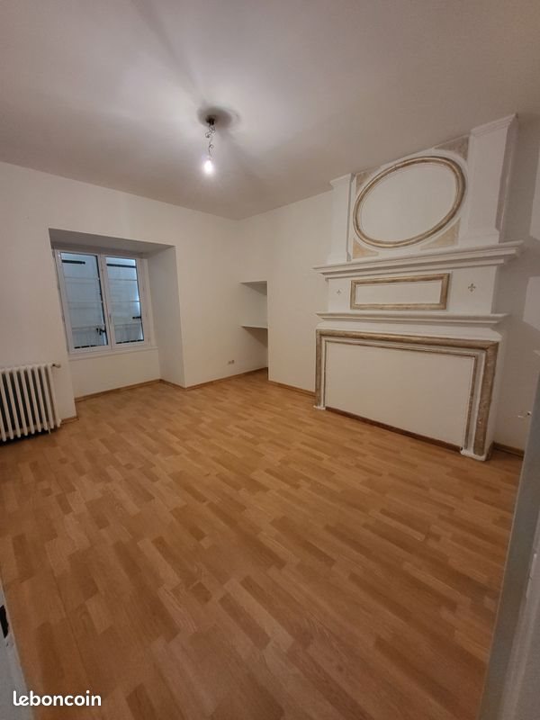 Maison à louer, 83m², Sireuil