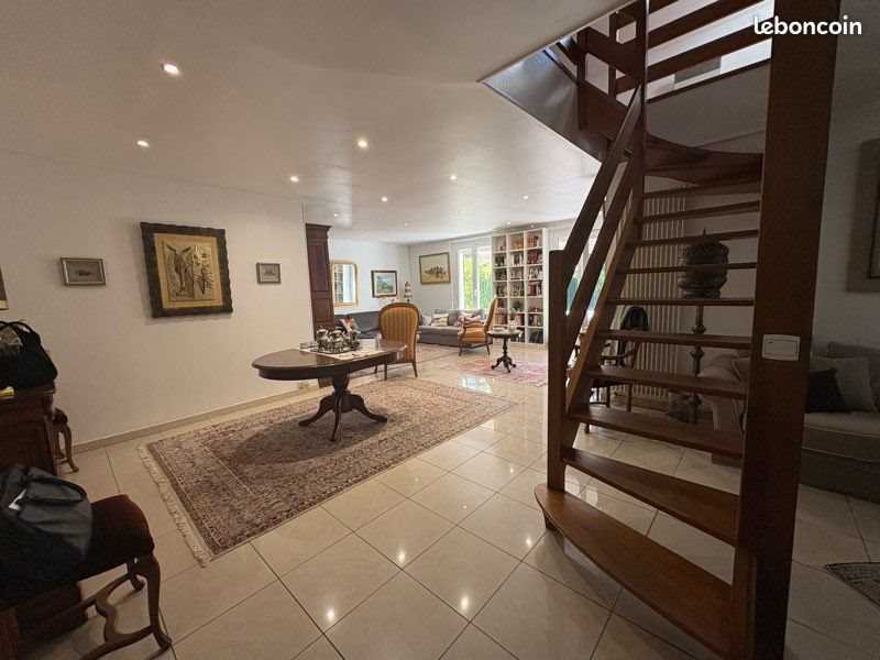 Maison à vendre, 250m², La Queue-en-Brie