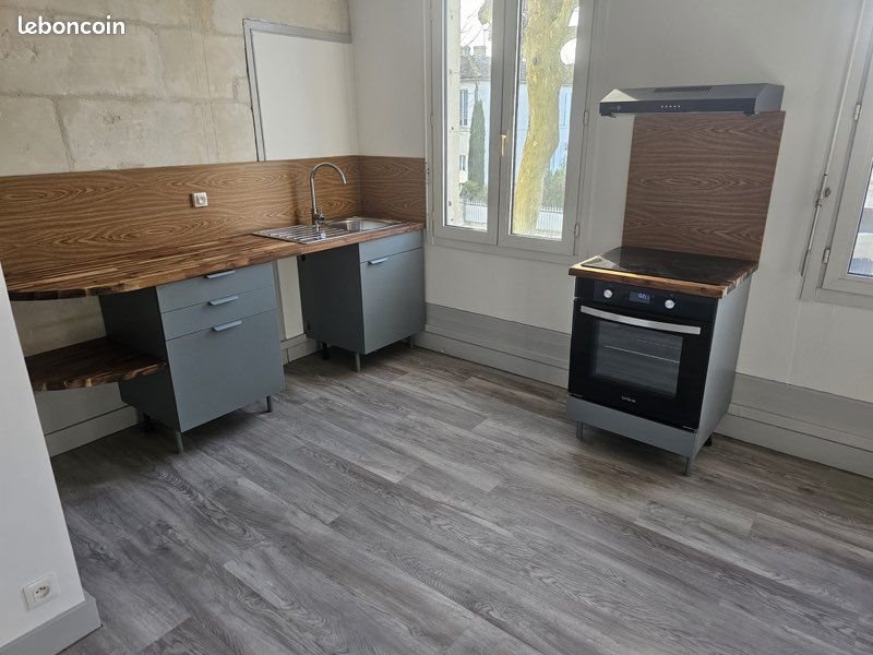 Appartement à louer, 55m², Saintes