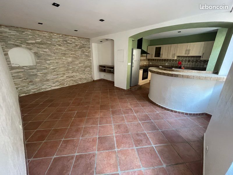 Appartement à louer, 65m², Solliès-Toucas