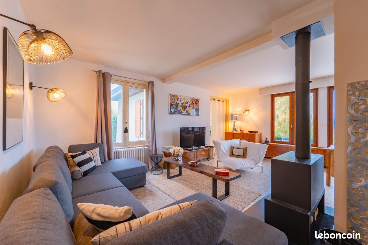 Maison à louer, 110m², Nernier