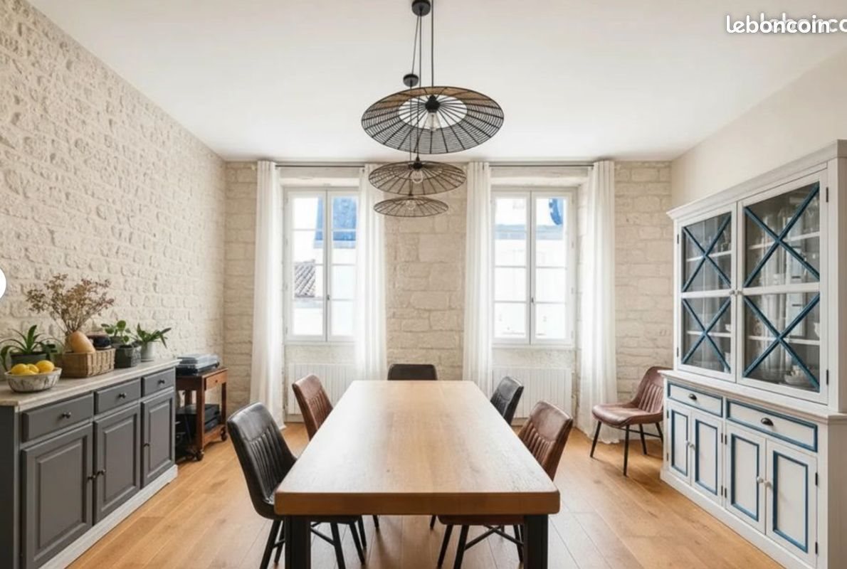 Appartement à louer, 185m², Saintes