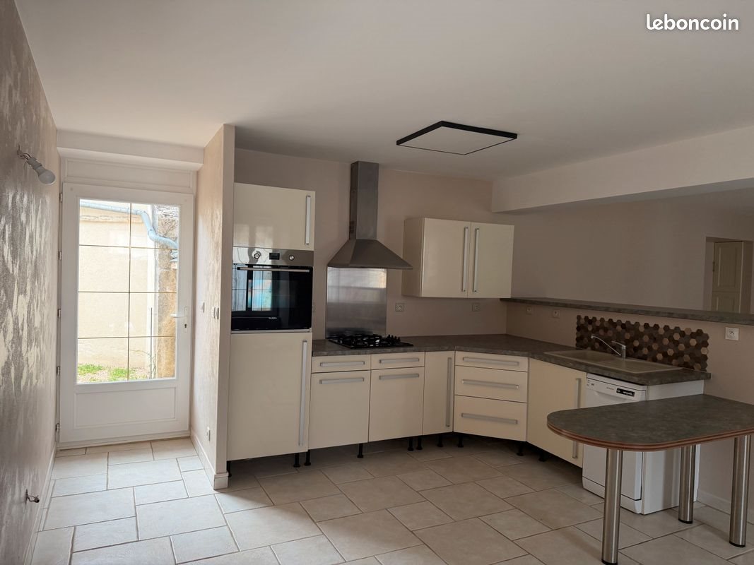 Maison à louer, 78m², Lignières