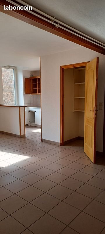 Appartement à louer, 53m², Thizy