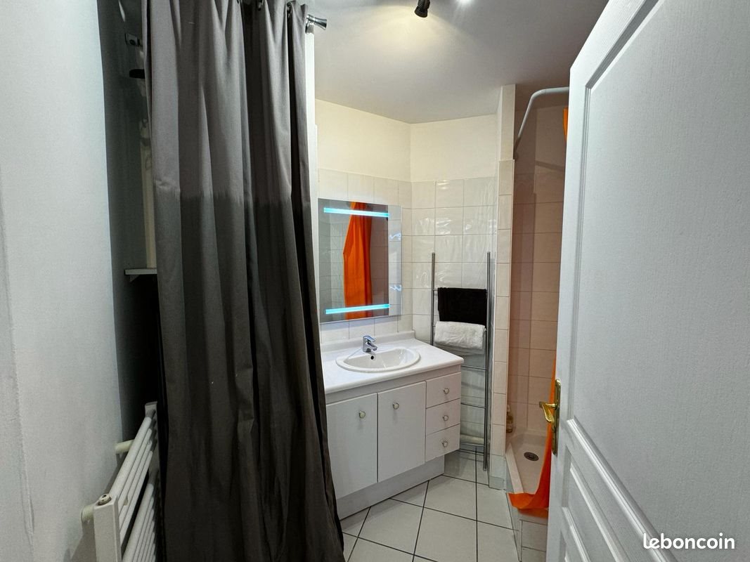 Appartement à louer, 28m², Courbevoie