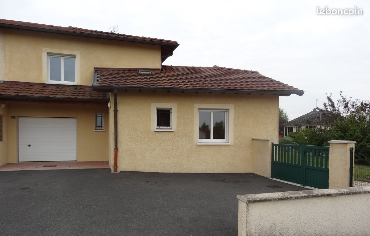 Maison à louer, 108m², Jayat