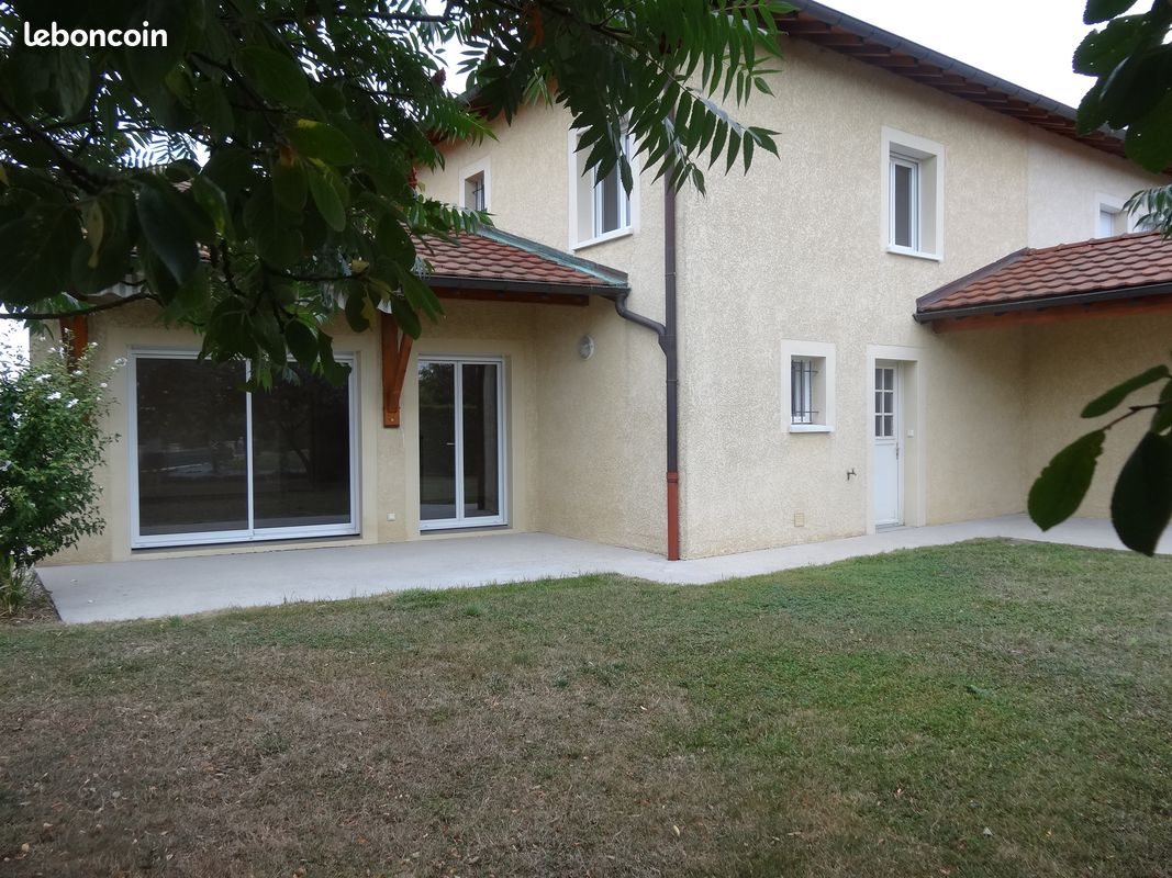 Maison à louer, 108m², Jayat
