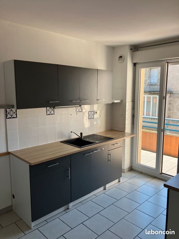 Appartement à louer, 66m², Saint-Just-Malmont