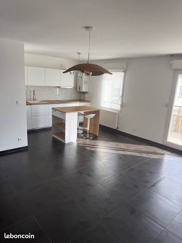 Appartement à louer, 70m², Flévy