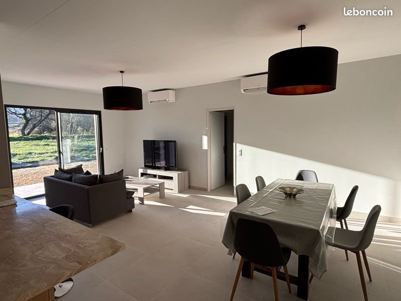 Appartement à louer, 90m², Trets
