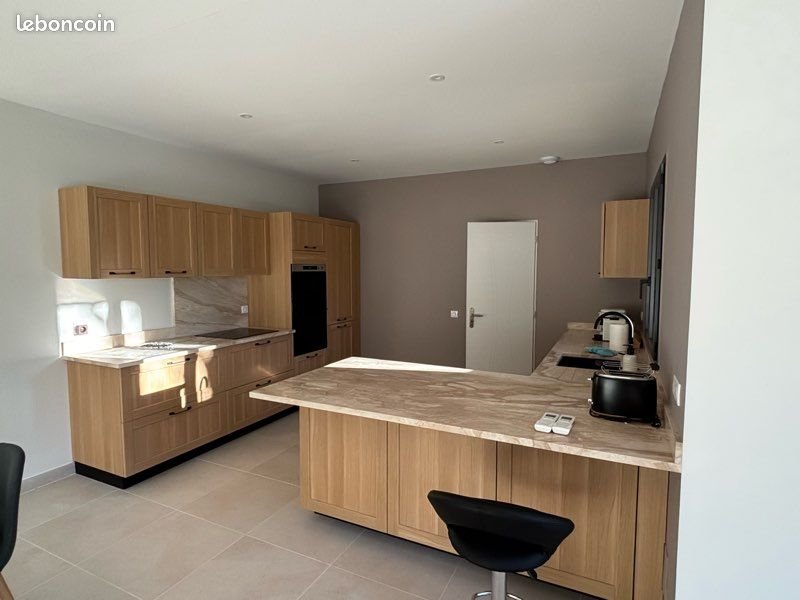 Appartement à louer, 90m², Trets