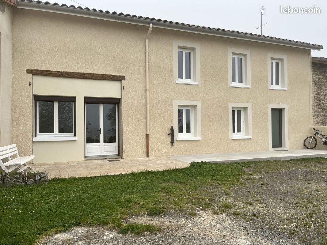 Maison à louer, 135m², Essertines-en-Châtelneuf