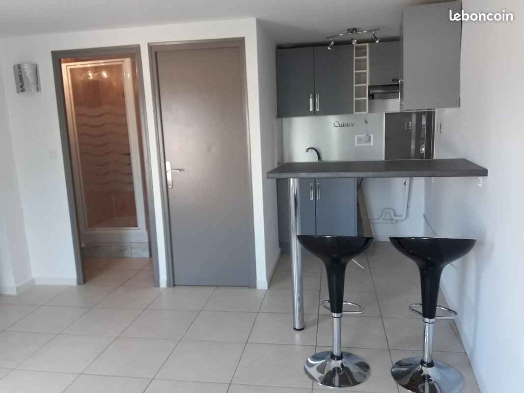 Appartement à louer, 28m², Rougiers