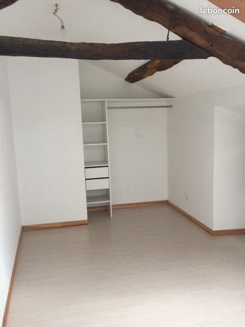 Maison à louer, 54m², Saint-Georges-de-Luzençon