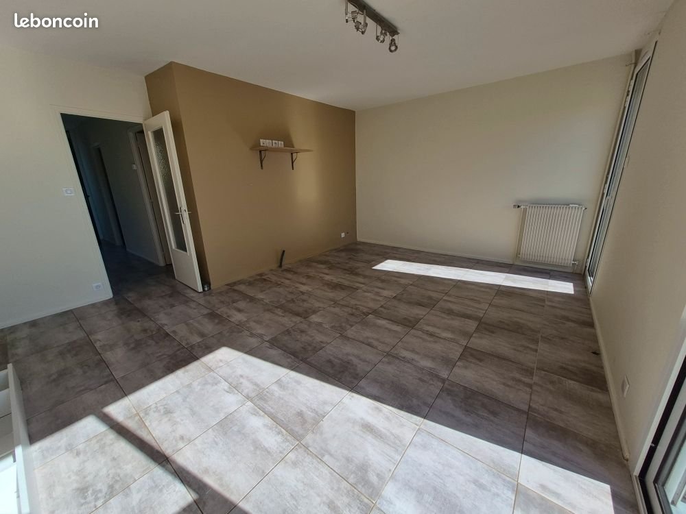 Maison à louer, 87m², Saint-Mamet-la-Salvetat