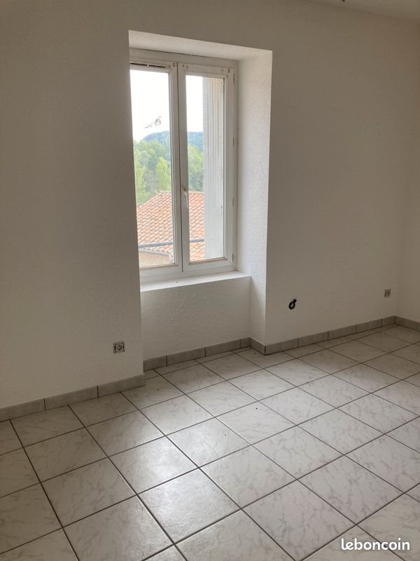 Appartement à louer, 57m², Coubon