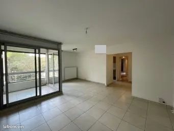 Appartement à louer, 70m², Marseille 8ème
