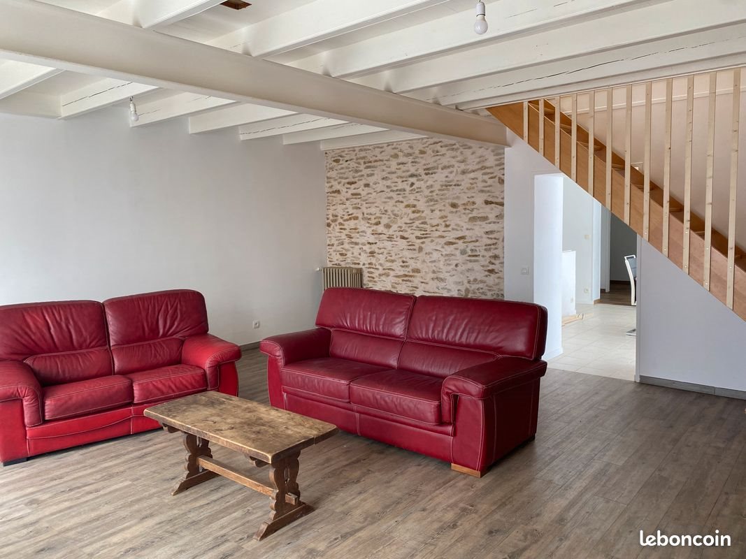 Maison à louer, 122m², Lussant