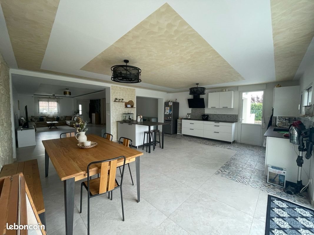 Maison à louer, 189m², Saint-Christophe-du-Bois