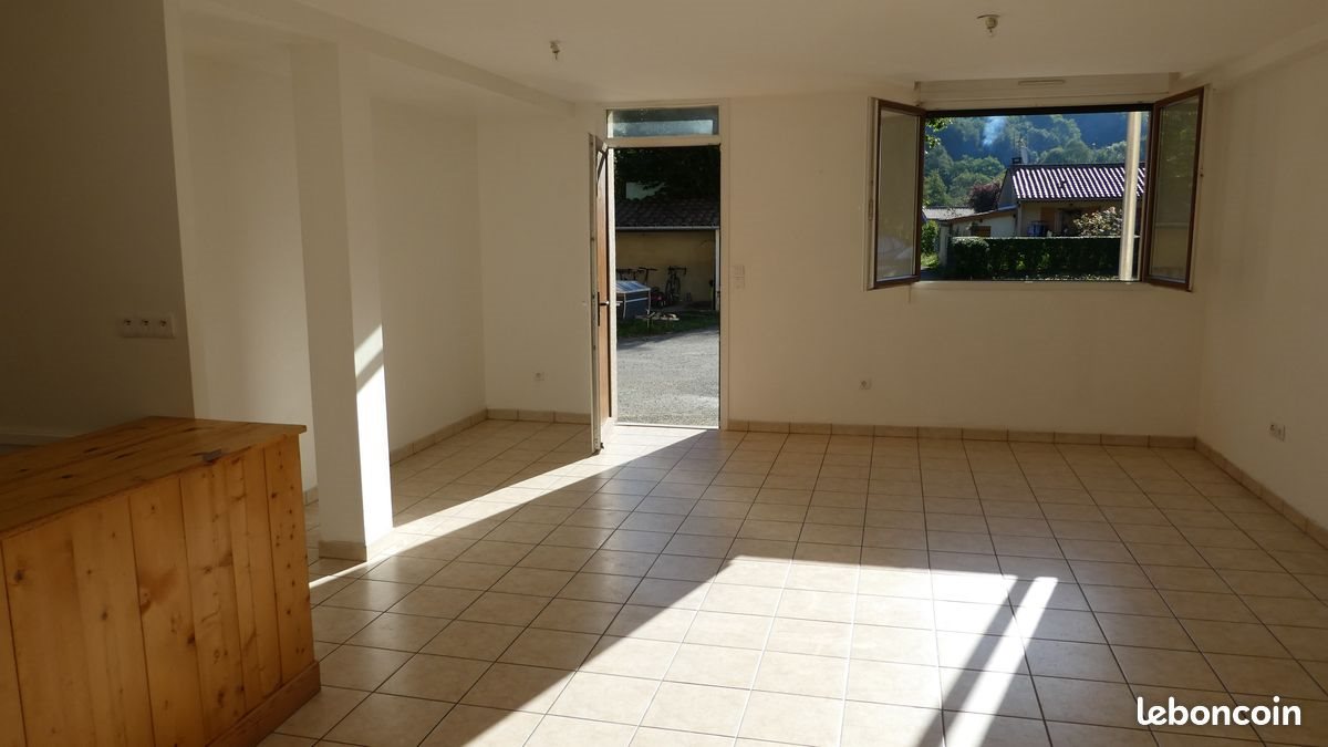 Appartement à louer, 76m², Oust