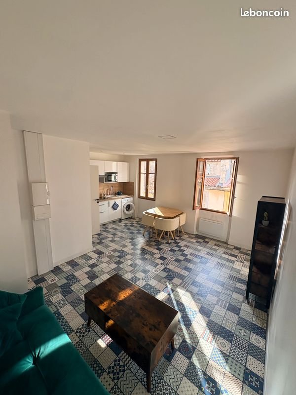 Appartement à louer, 381m², Gémenos