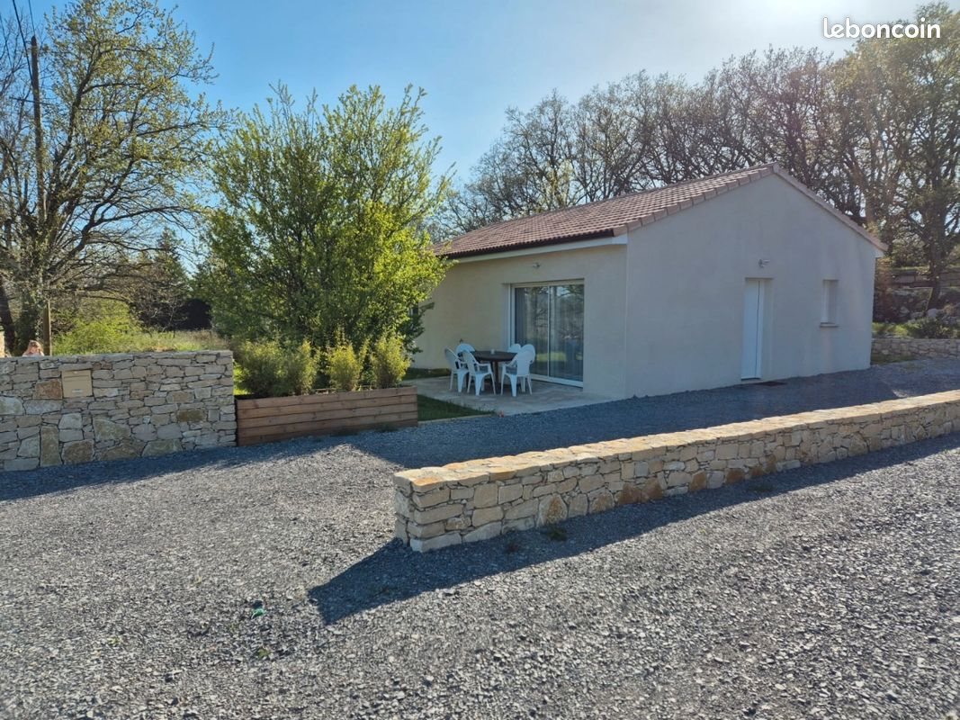 Maison à louer, 75m², Lussas