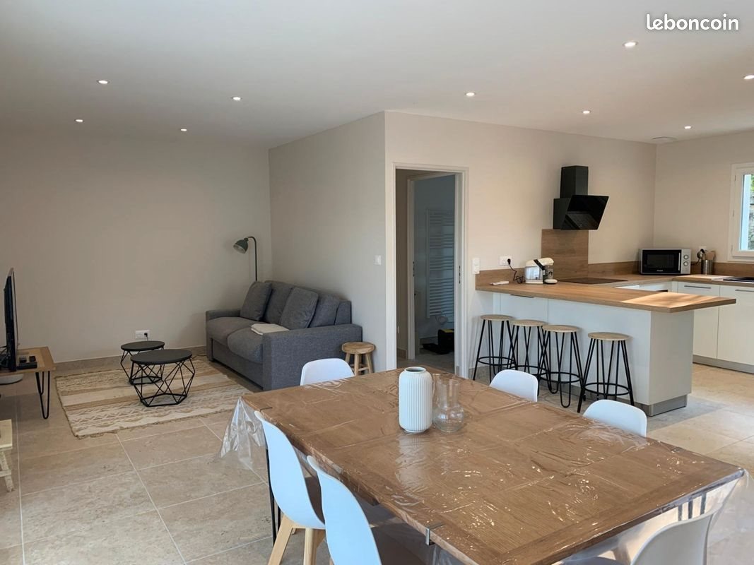 Maison à louer, 75m², Lussas