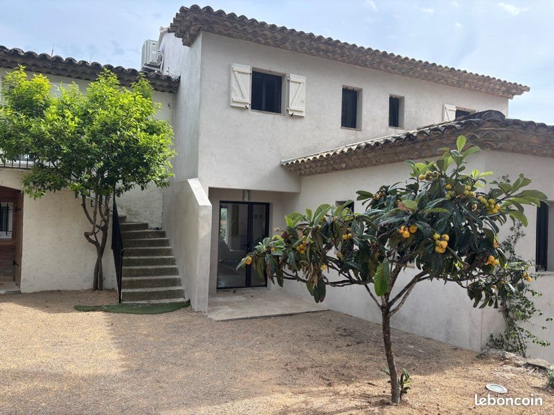 Maison à louer, 350m², Grimaud