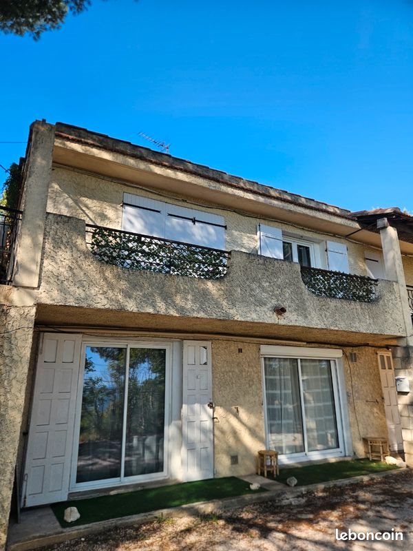 Appartement à louer, 25m², Saint-Mitre-les-Remparts