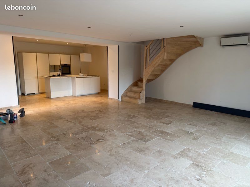 Maison à louer, 140m², Sassenay