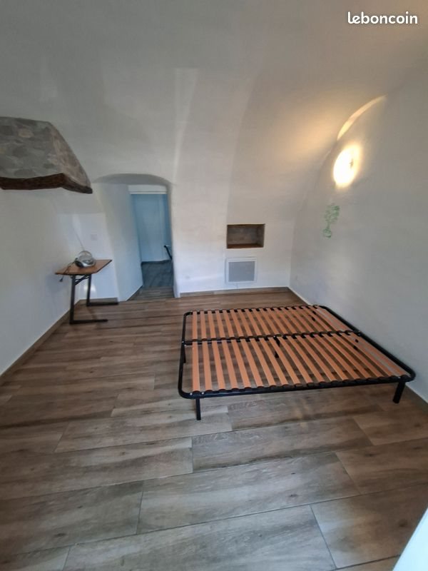 Appartement à louer, 26m², Saint-Julien-les-Rosiers