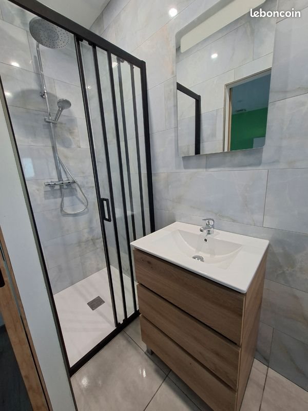 Appartement à louer, 26m², Saint-Julien-les-Rosiers