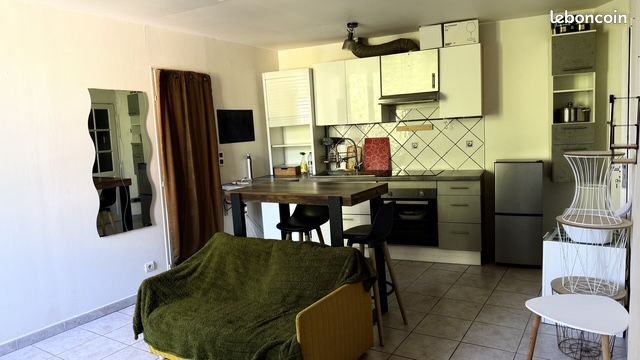 Appartement à louer, 40m², La Tour-d'Aigues