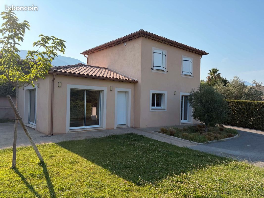 Maison à louer, 103m², Carros