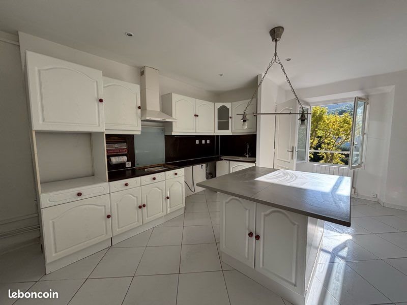 Appartement à vendre, 57m², Le Revest-les-Eaux